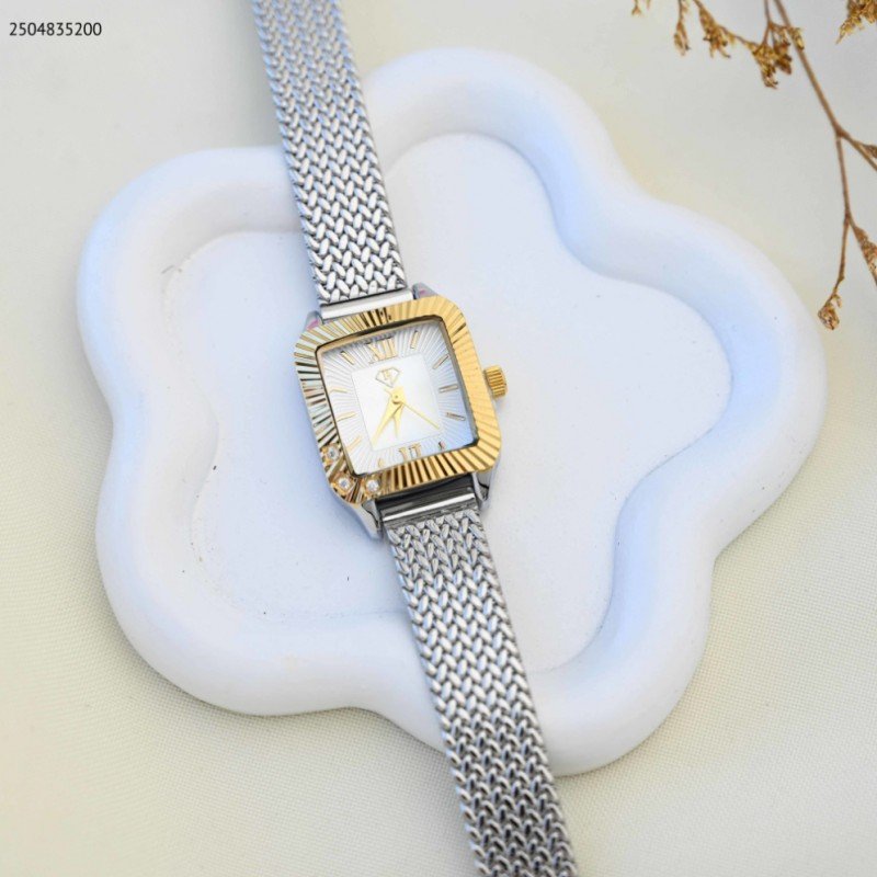 ساعة يد نسائية أنيقة لون فضي و ذهبي