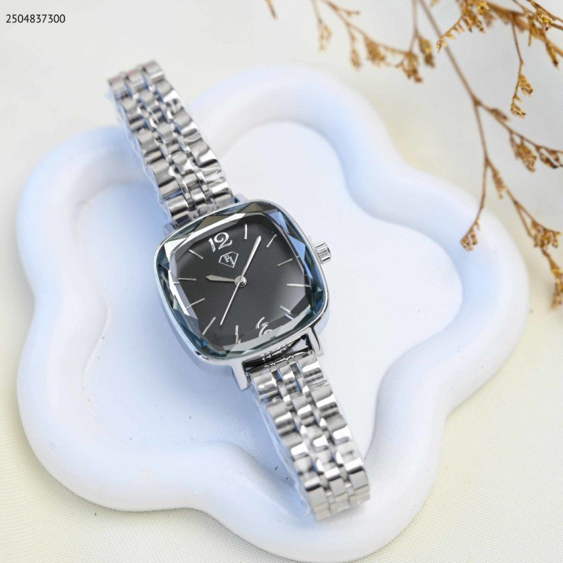 ساعة يد نسائية لون فضي واسود