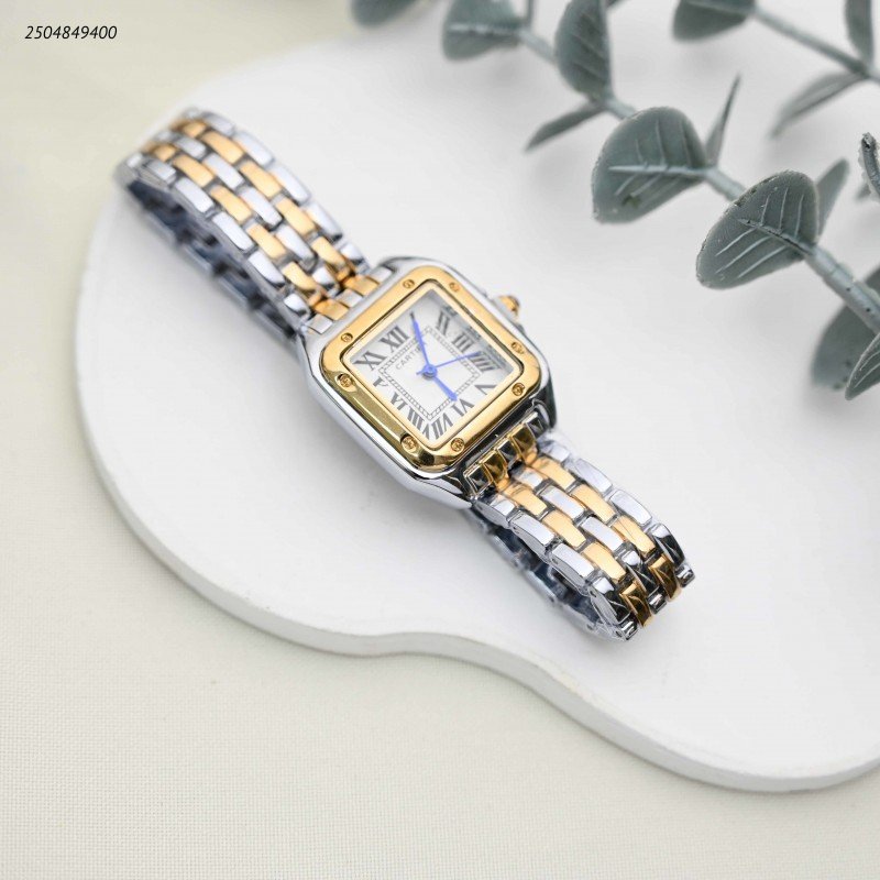 ساعة يد نسائية أنيقة لون فضي