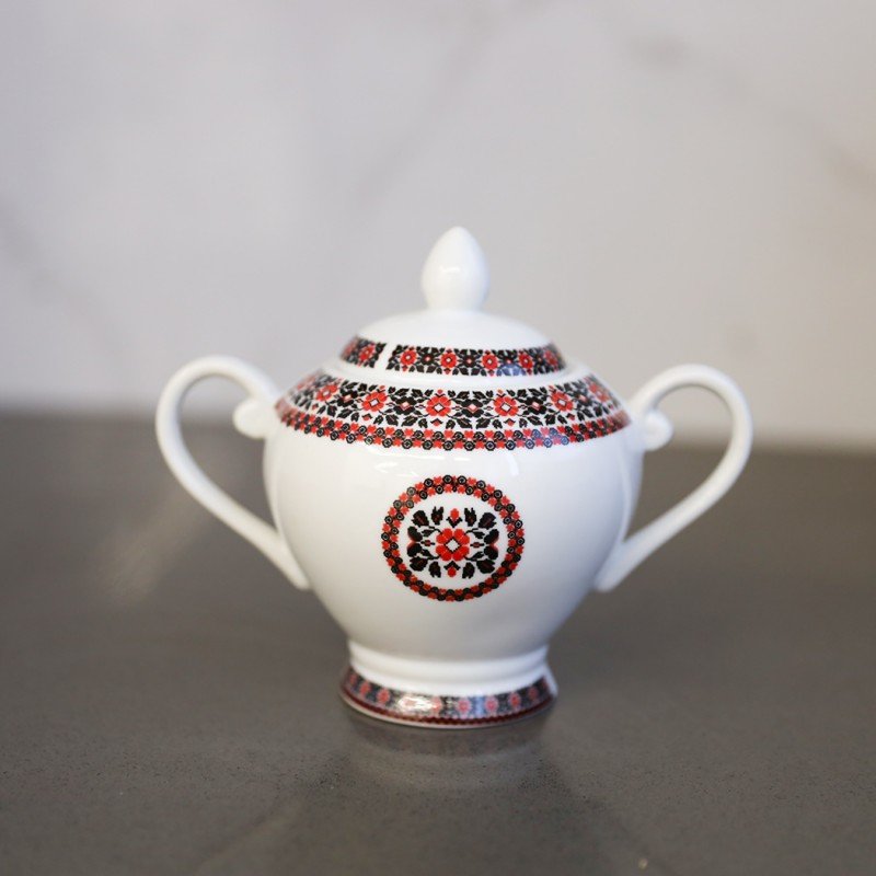 سكرية لون أبيض بنقشة ورد