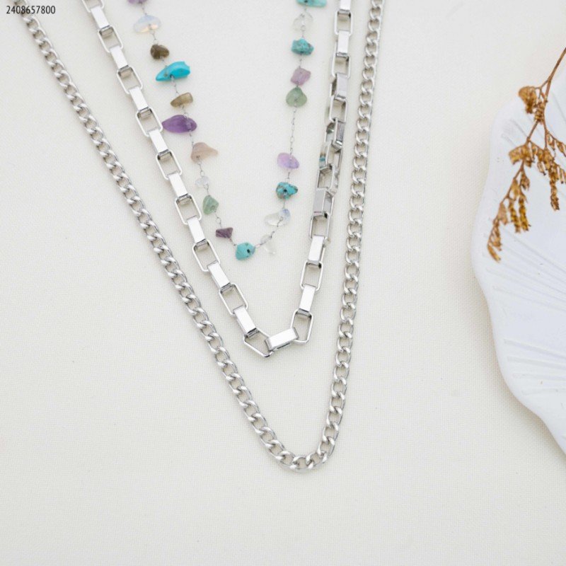 سلسال 3 طبقات جنزير وحلقات صغيرة مترابطة احجار زركون صغيرة لون فضي