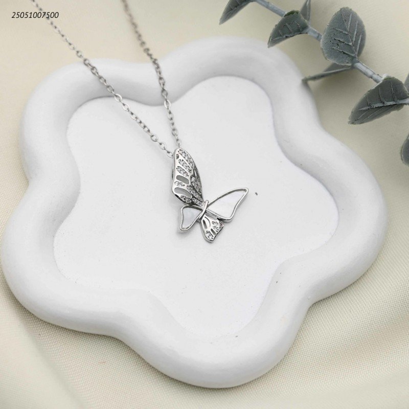 سلسال الفراشة المتألقة بتصميم عصري أنيق وجذاب لون فضي