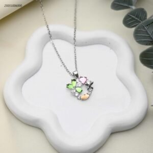 سلسال بتصميم زهرة ملونة ومرصعة بأحجار الزركون لون فضي