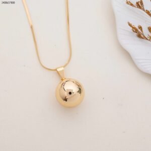 سلسال بتصميم كرة لون ذهبي