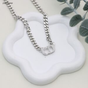 سلسال جنزير شكل حروف CD لون فضي