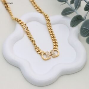 سلسال جنزير شكل حروف CHD لون ذهبي