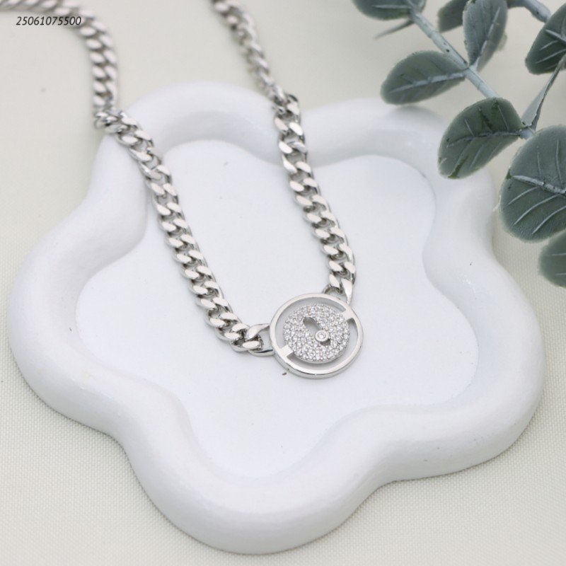 سلسال جنزير مع دائرة عليها زركون لون فضي