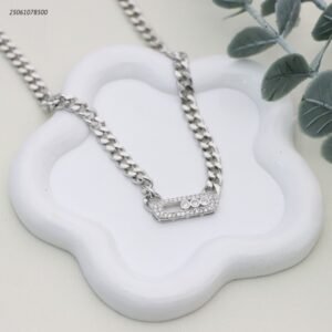 سلسال جنزير مع شكل بيضاوي مع زركون لون فضي