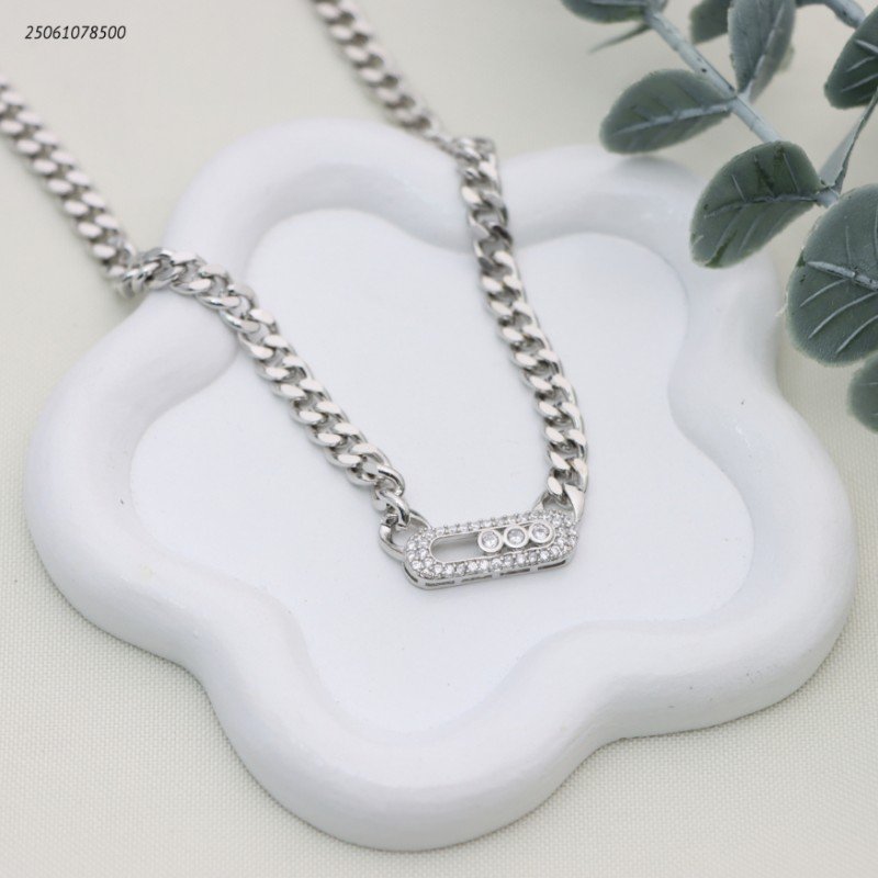 سلسال جنزير مع شكل بيضاوي مع زركون لون فضي