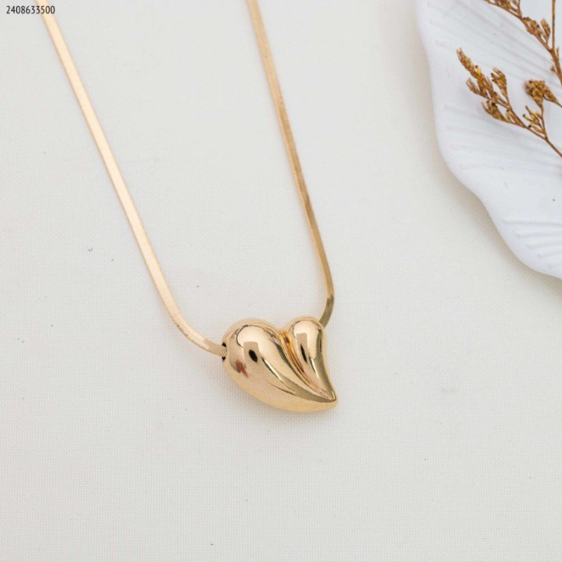 سلسال حية مع تعليقة قلب منفوخ صغير لون ذهبي