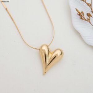 سلسال حية مع تعليقة قلب منفوخ لون ذهبي
