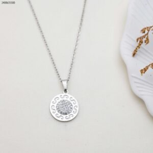 سلسال دائرة زركون مع اطار عليه حرف s لون فضي