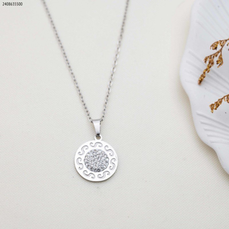 سلسال دائرة زركون مع اطار عليه حرف s لون فضي