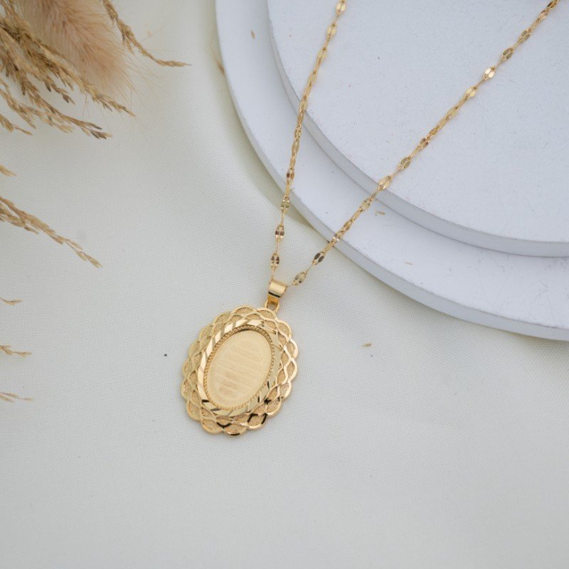 سلسال ذهبي بتصميم آية الكرسي على شكل اونصة بيضاوية