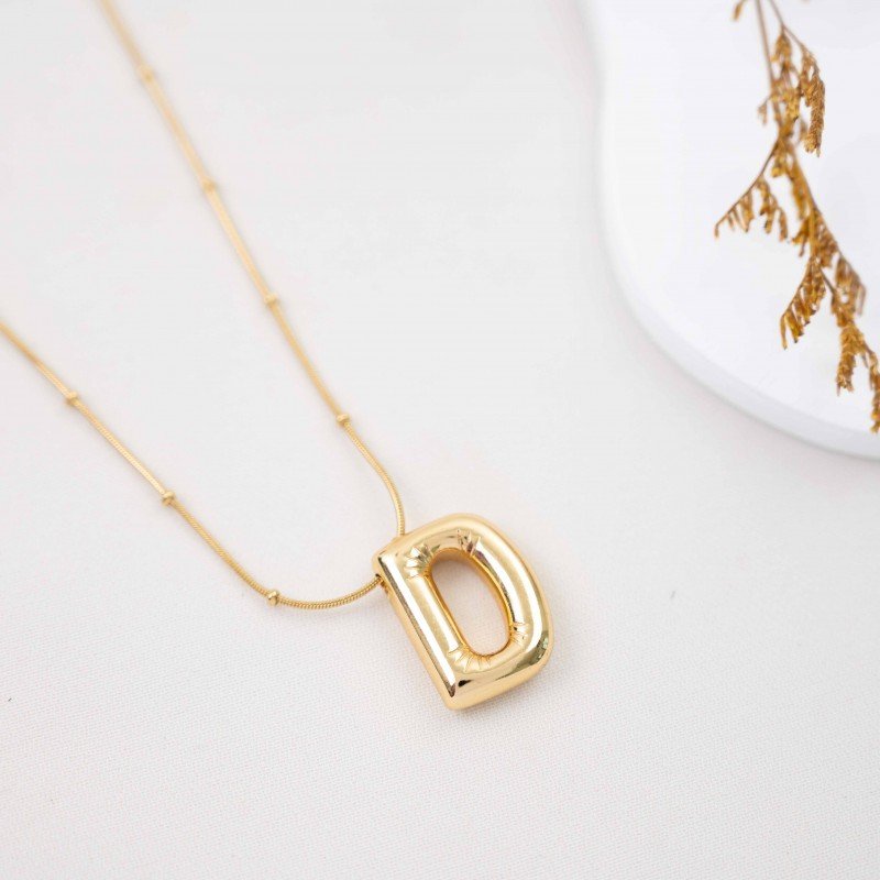 سلسال ذهبي بتصميم حرف D