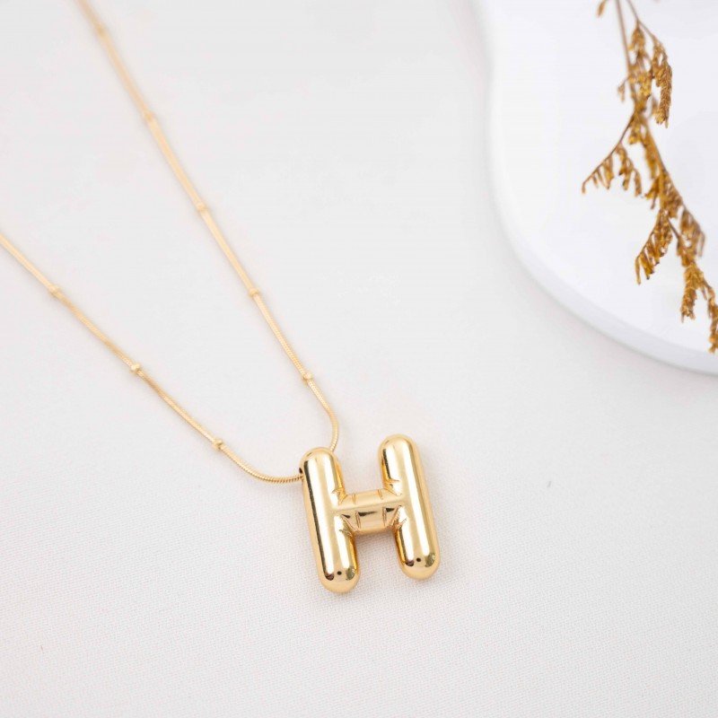 سلسال ذهبي بتصميم حرف H