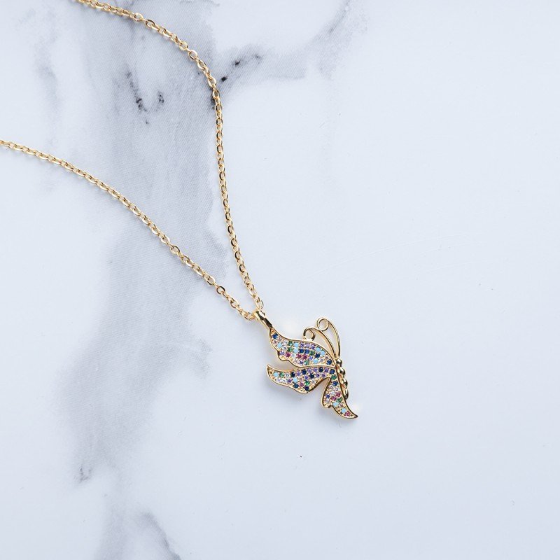 سلسال ذهبي بتصميم فراشة مع زركون ملون