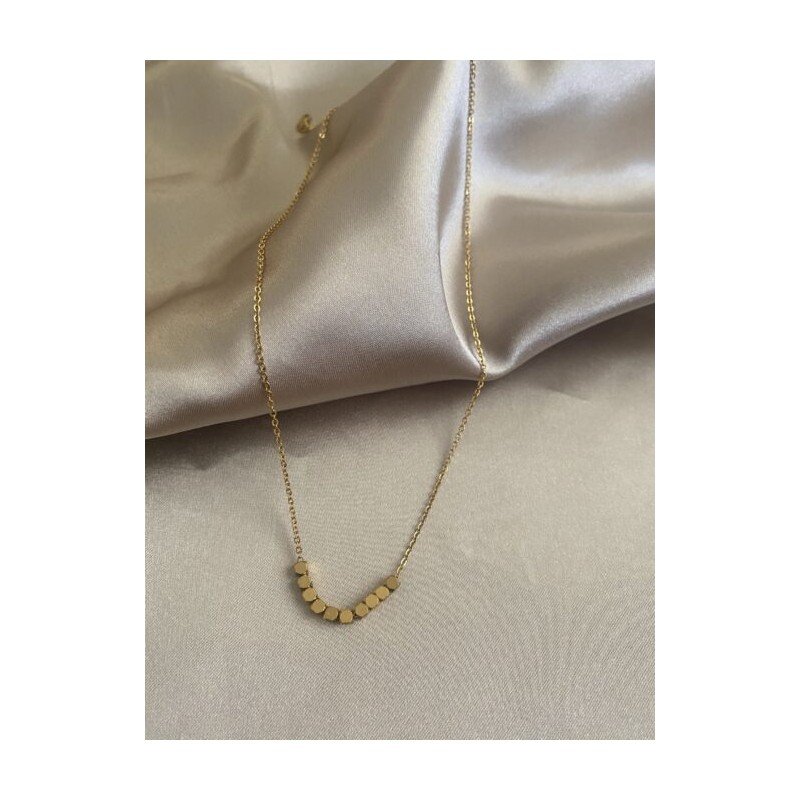 سلسال ذهبي بتصميم مكعبات صغيرة