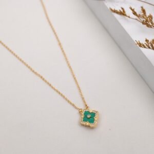 سلسال ذهبي وجهين بتصميم وردة لون أخضر وأسود