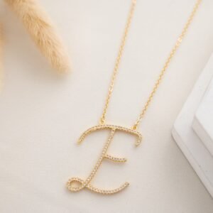 سلسال ذهبي زركون بتصميم حرف E