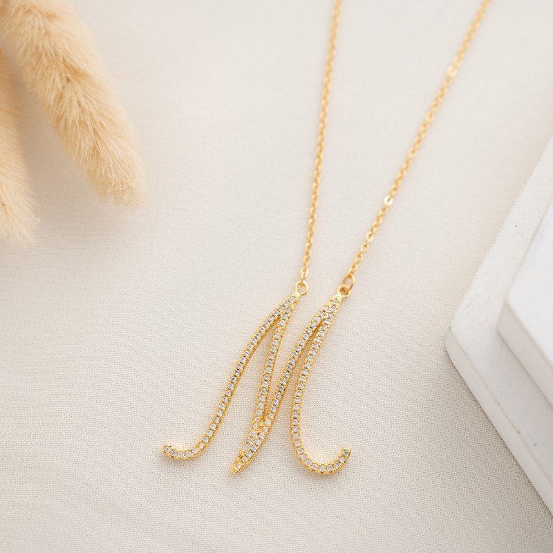 سلسال ذهبي زركون بتصميم حرف M