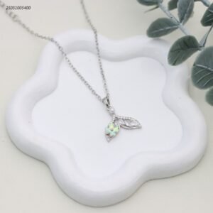 سلسال ذيل حورية البحر مرصعة بالزركون واللؤلؤ لون فضي