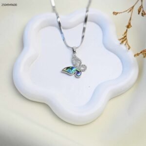 سلسال شكل فراشة مع زركون أخضر و أزرق لون فضي