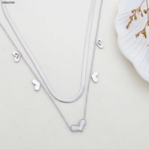 سلسال طبقتين سنيك مع قلوب لون فضي