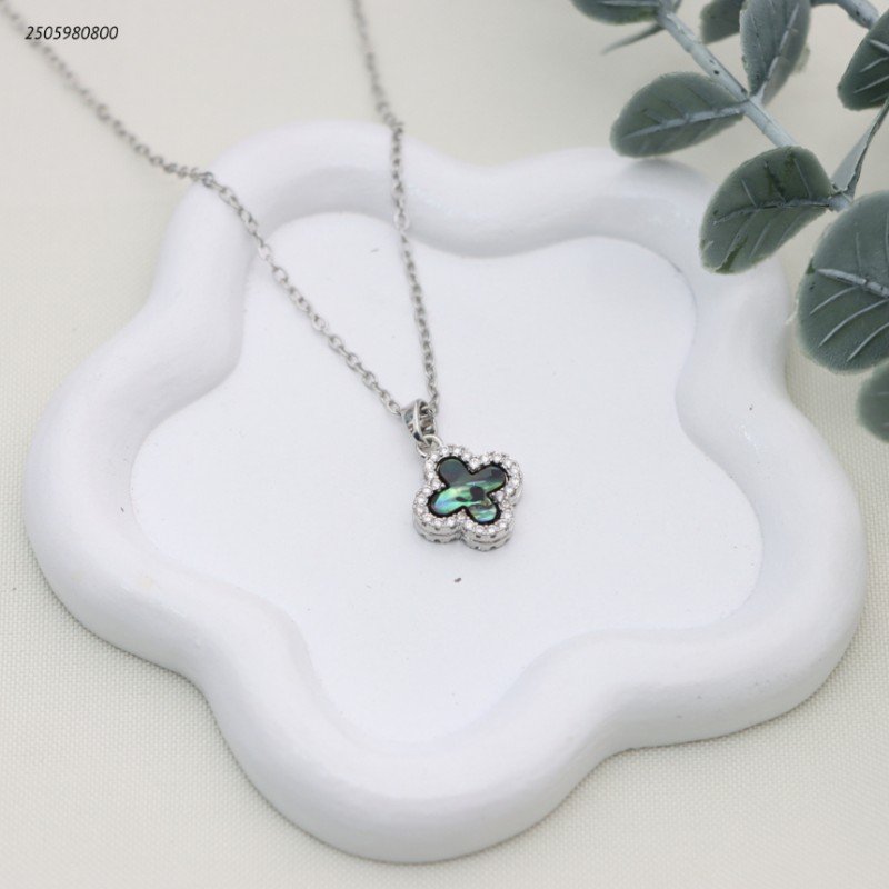 سلسال طبقتين ماركة شكل وردة رباعية لون فضي