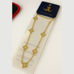 سلسال طويل بتصميم وردات مربعة لون ذهبي