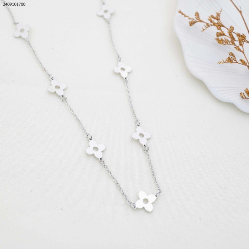 سلسال طويل - ماركة وردات حجم صغير لون فضي