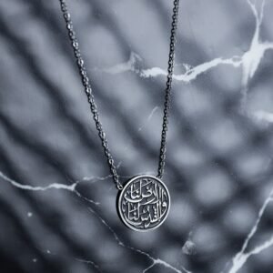 سلسال فضي بتصميم الأرض لنا والقدس لنا لون أسود