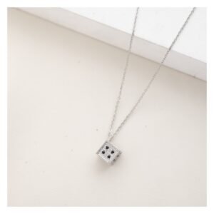 سلسال فضي بتصميم حجر نرد