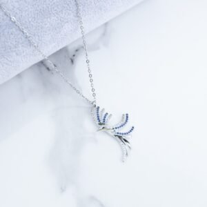 سلسال فضي بتصميم طائر زركون أزرق