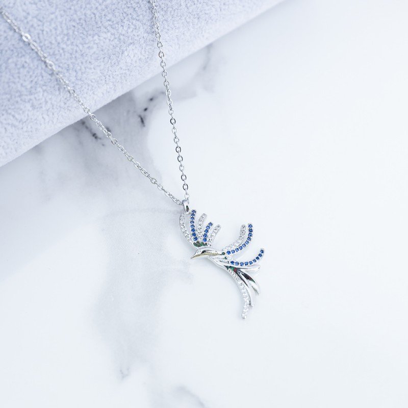 سلسال فضي بتصميم طائر زركون أزرق