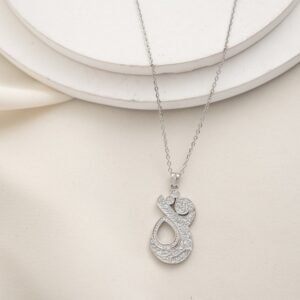 سلسال فضي بتصميم قل لون أبيض