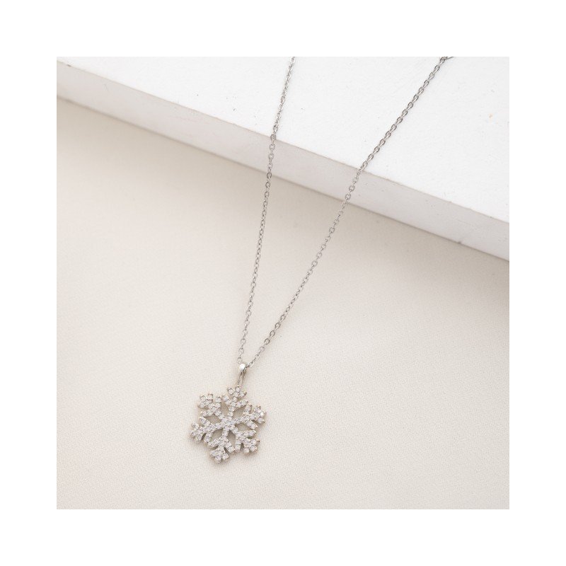 سلسال فضي بتصميم ندفة ثلج