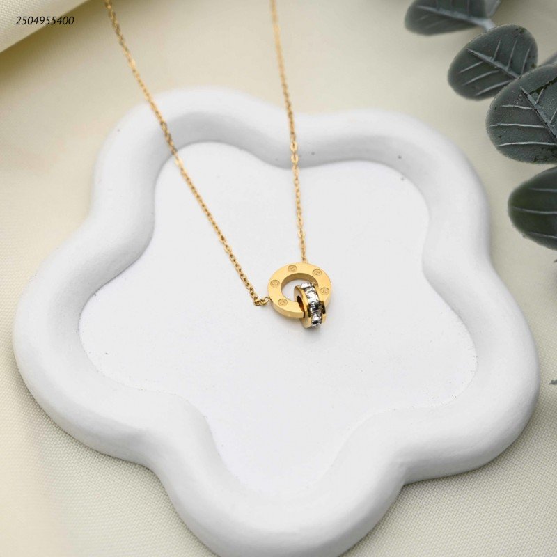 سلسال ماركة حلقتين متداخلتين الحلفة الصغيرة مزينة بالزركون لون ذهبي