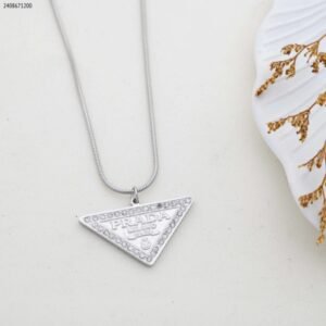 سلسال مثلث زركون لون فضي