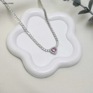 سلسال مع حجر شكل قلب واحجار الزركون لون فضي وزهري