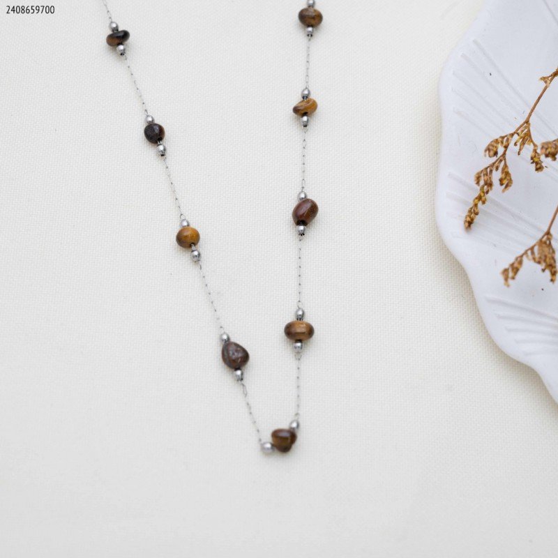 سلسال مع خرز بني لون فضي