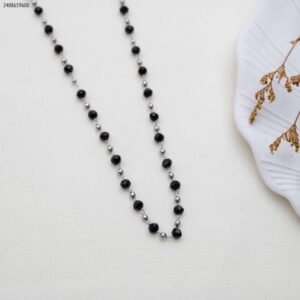 سلسال مع خرز لون أسود لون فضي
