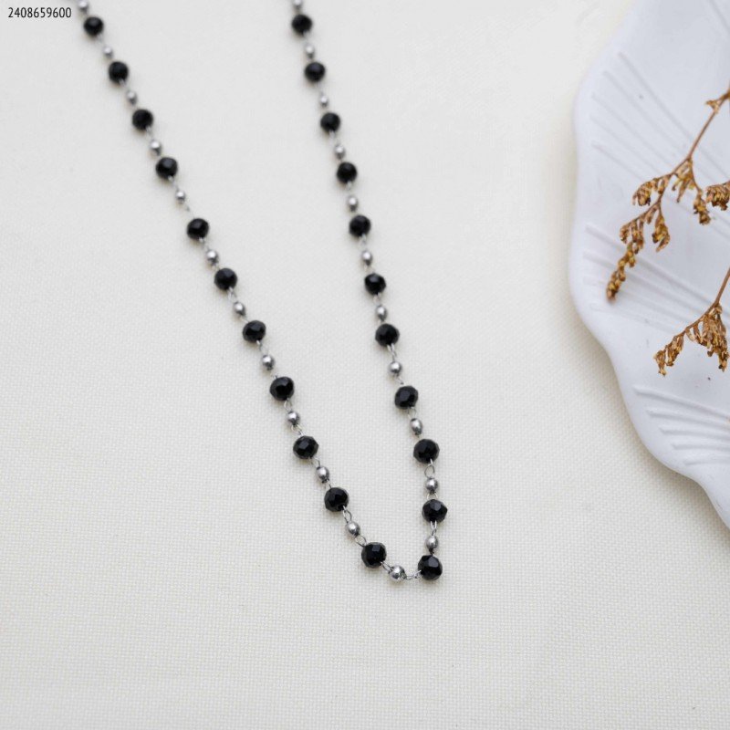 سلسال مع خرز لون أسود لون فضي