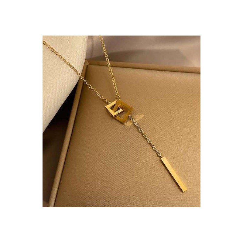 سلسال ناعم ذهبي بتصميم مربع