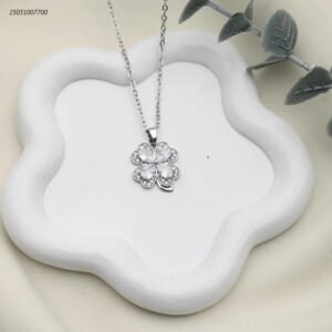 سلسال ورقة برسيم رباعي مع زركون لون فضي