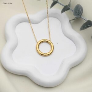 سلسال يتميز بسلسال دائرية ثلاثية الأبعاد لون ذهبي