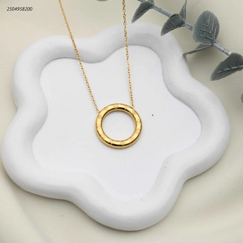 سلسال يتميز بسلسال دائرية ثلاثية الأبعاد لون ذهبي