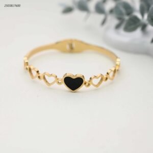 سوار بتصميم قلوب متصلة لون ذهب و اسود