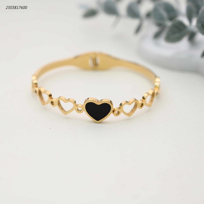 سوار بتصميم قلوب متصلة لون ذهب و اسود
