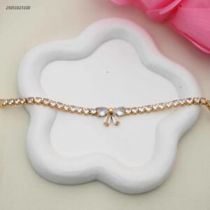 سوار تنس مع ببيونة بالمنتصف لون ذهبي